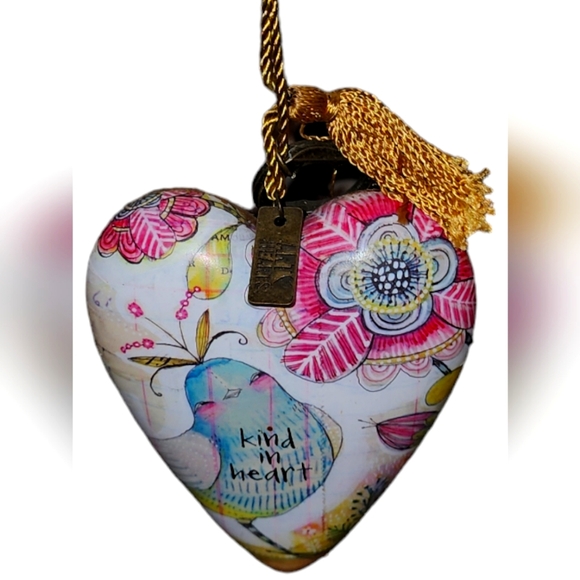 Kind in Heart Art Heart Sculpture - Picture 1 of 6